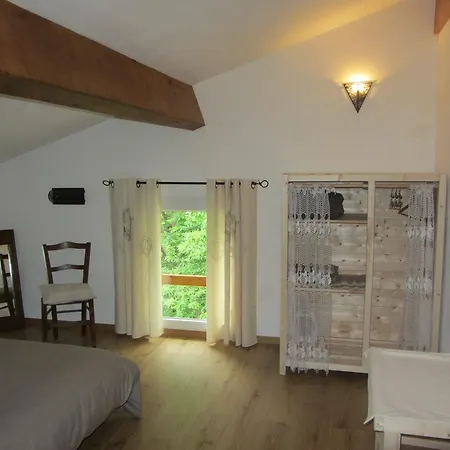 Les Cimes Bed & Breakfast *